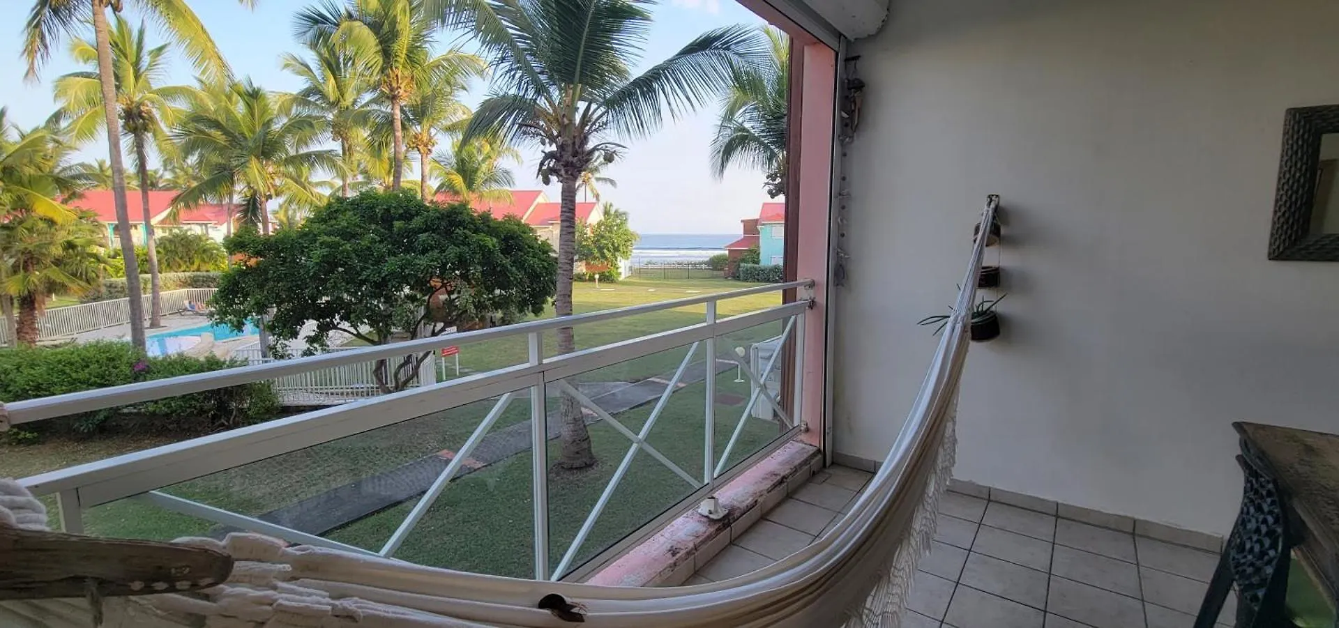 75M2, 2 Bedrooms ,Beachfront, 2 Garden Pools Saint-Francois  Apartamento