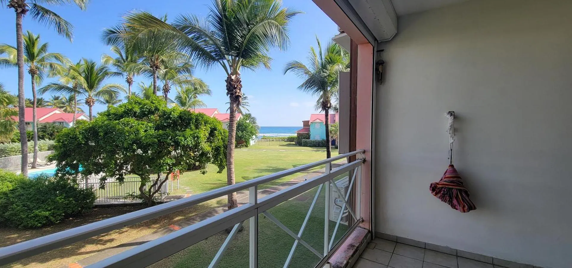 Contactos de 75M2, 2 Bedrooms ,Beachfront, 2 Garden Pools